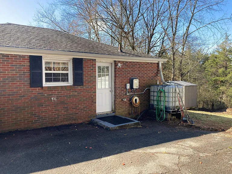 3460 Knight Dr — Photo 7