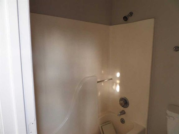 5th image of 912 Bordallo Dr
