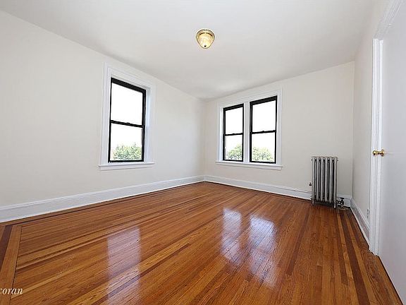 4th image of 2205 37th St APT 4J