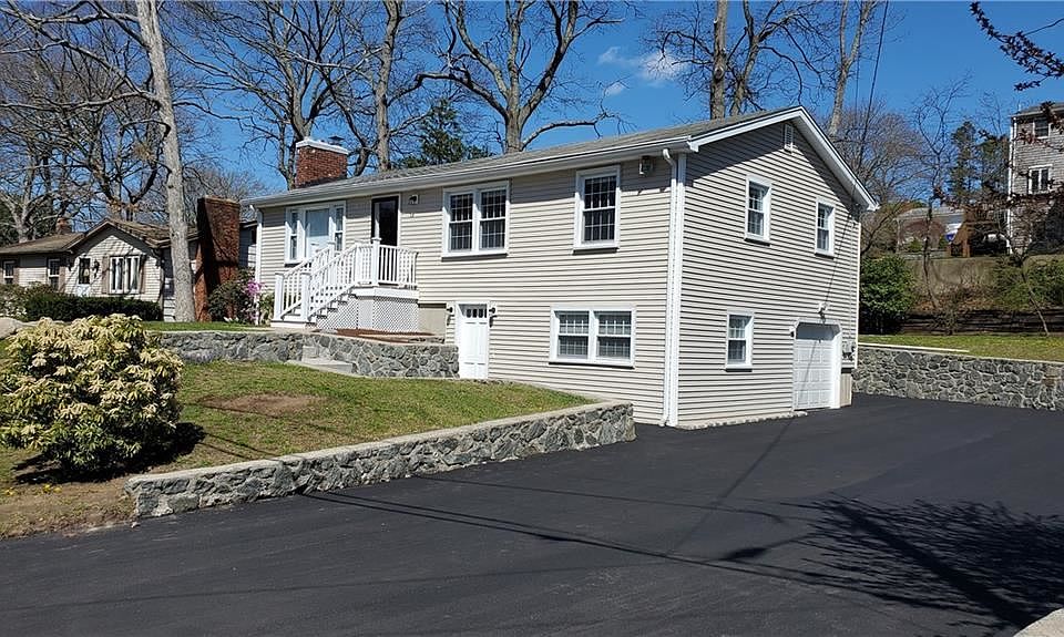 1st image of 68 Quaker Dr