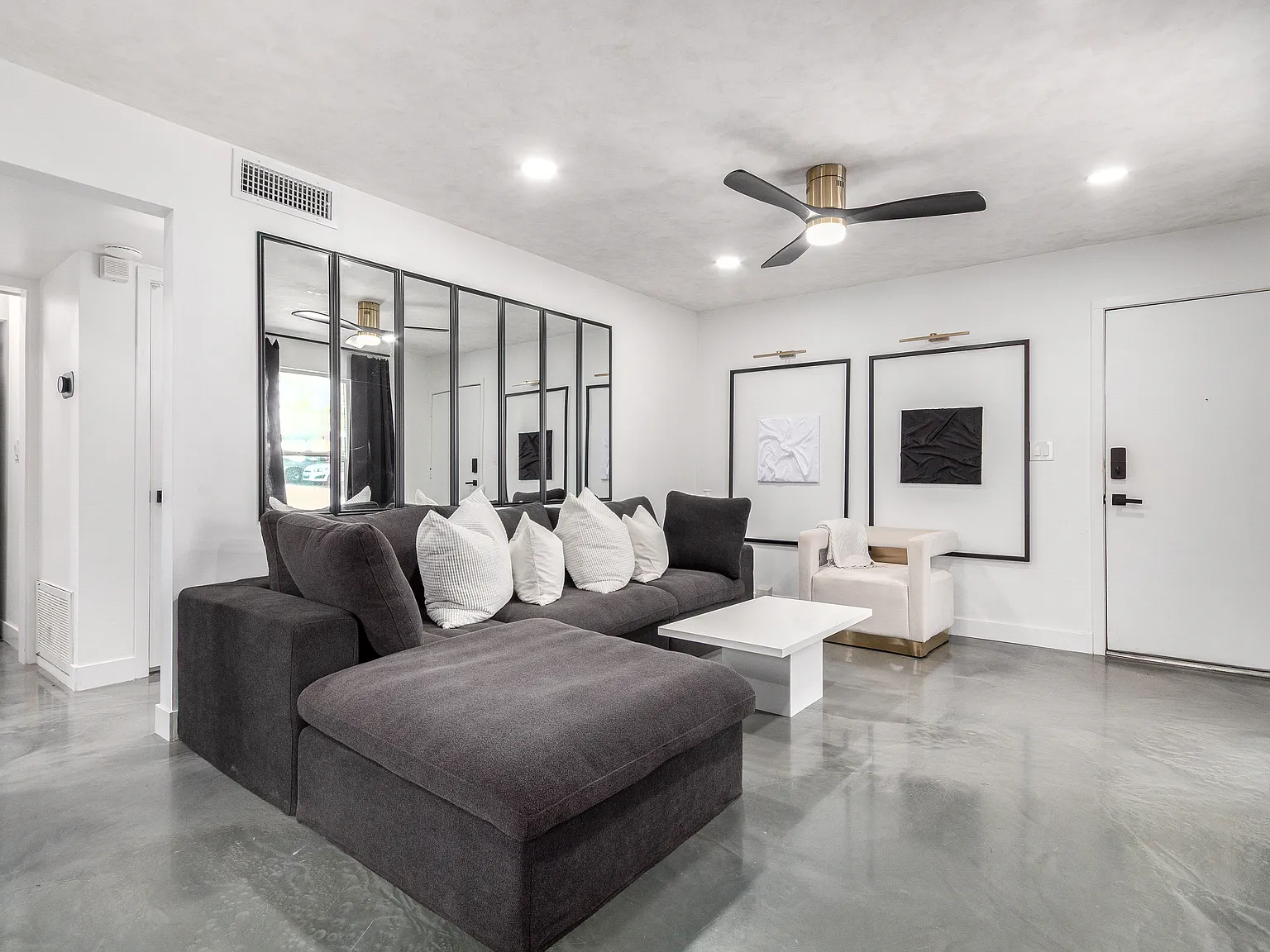 1 bed, 816 sqft, $1,900 — Photo 3