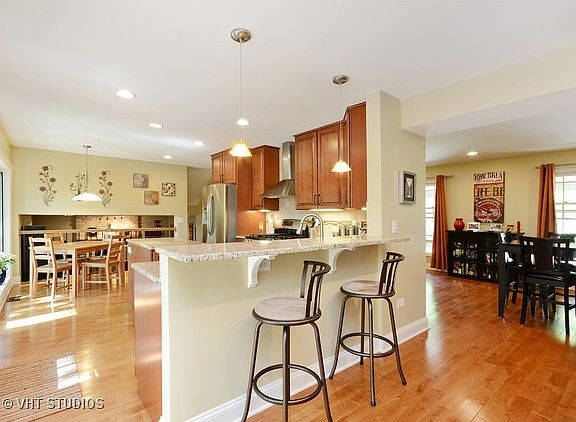 4th image of 2815 N Dryden Pl