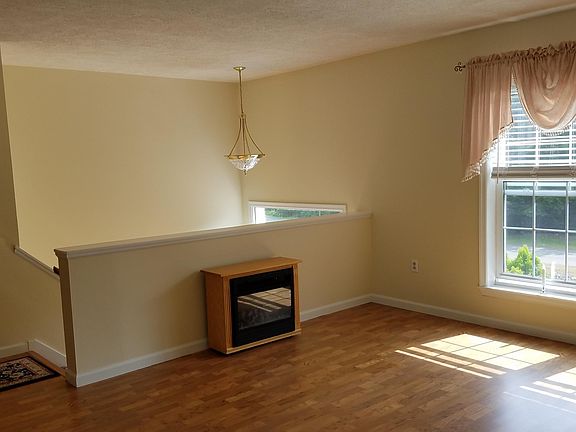 5th image of 227 Sutherland Dr