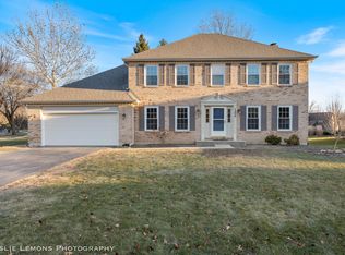 1500 Estuary Ct, Naperville, IL 60565