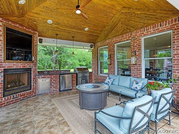 4th image of 3419 Castle Ct