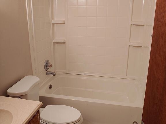 5th image of 114 SW 21st St APT A