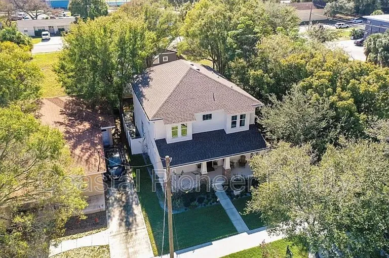 1738 W Spruce St — Photo 3