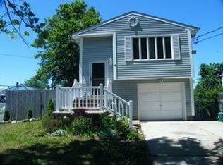 46 Inlet Dr, Lindenhurst, NY 11757