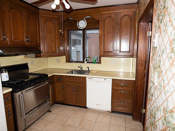 4th image of 8805 190th St