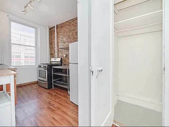 5th image of 252 E 32nd St APT 2W