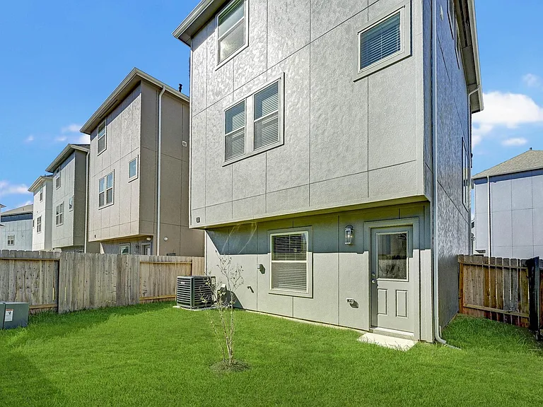 1918 Kirby Landing Dr — Photo 38