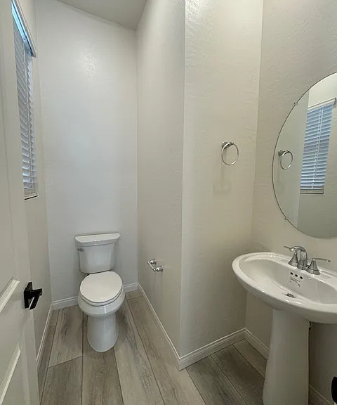 powder bath w/10' ceilings