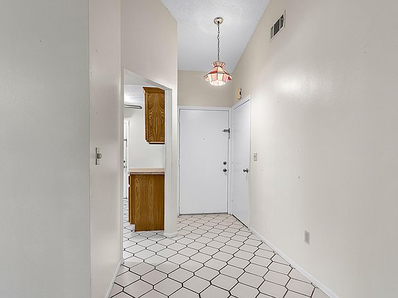 4th image of 4915 Lake Waterford Way W #2206