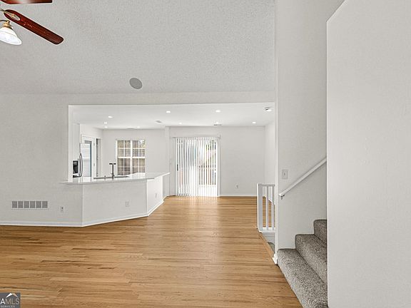 5th image of 1835 Killarney Dr SW
