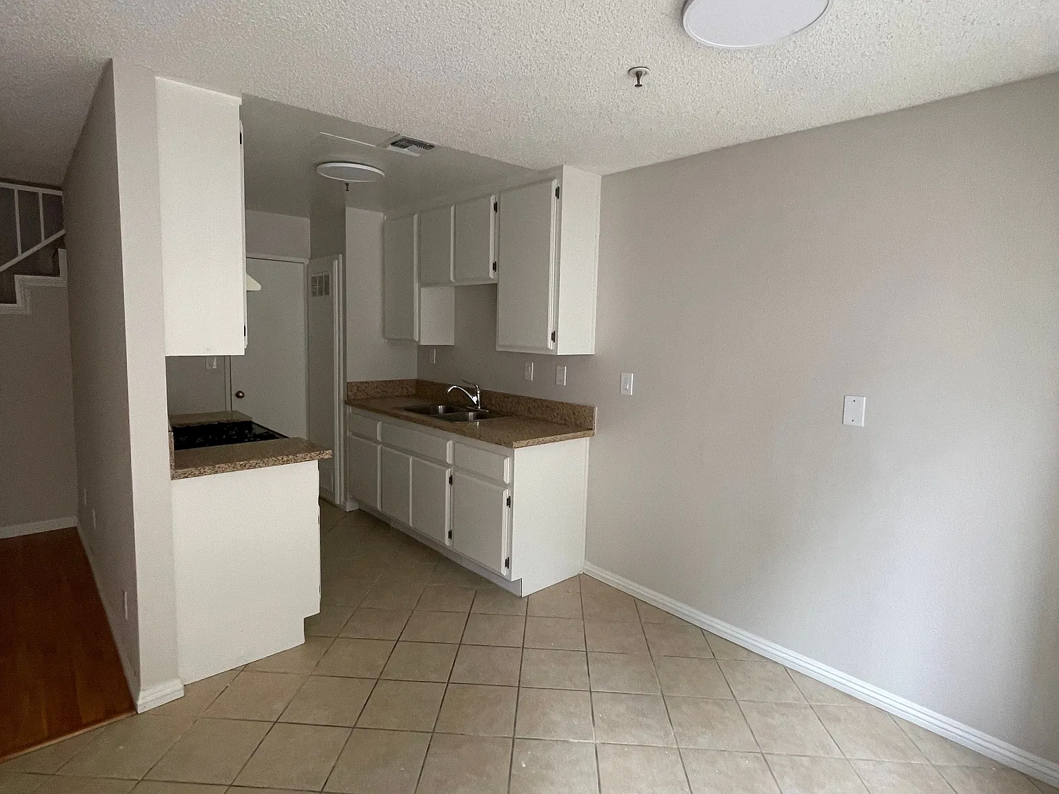 3 bed, 1200 sqft, $2,899 — Photo 4