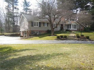 33050 Woodsdale Ln, Solon, OH 44139