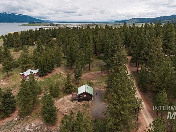 3rd image of 32 Mountain Air Dr