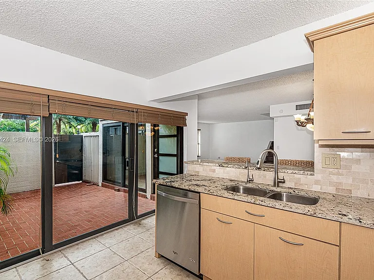 4700 SW 67th Ave #P8 — Photo 6
