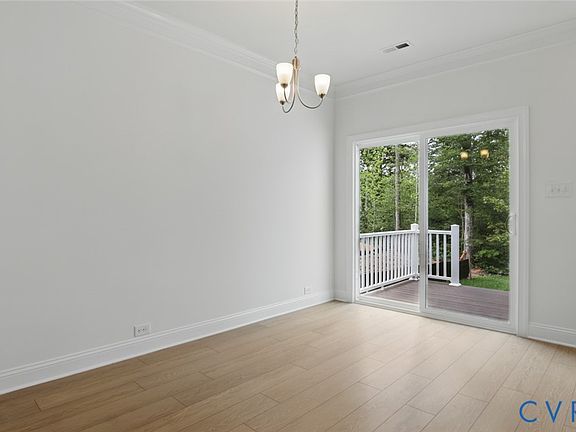 4th image of 1424 Pinchot St