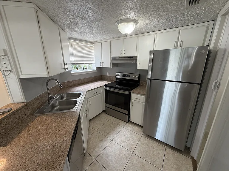 1956 Lake Atriums Cir — Photo 1