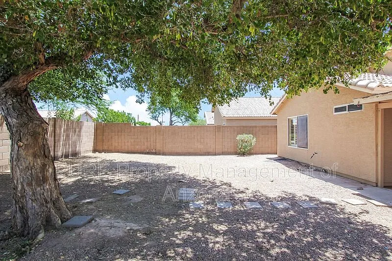 3 bed, 2.0 bath, 1311 sqft, $1,845 — Photo 4