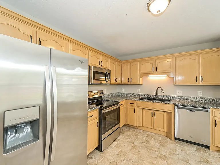 2910 Iona Dr — Photo 7