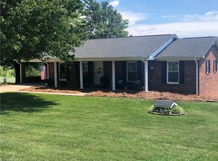 1124 Holly Springs Rd, Mount Airy, NC 27030