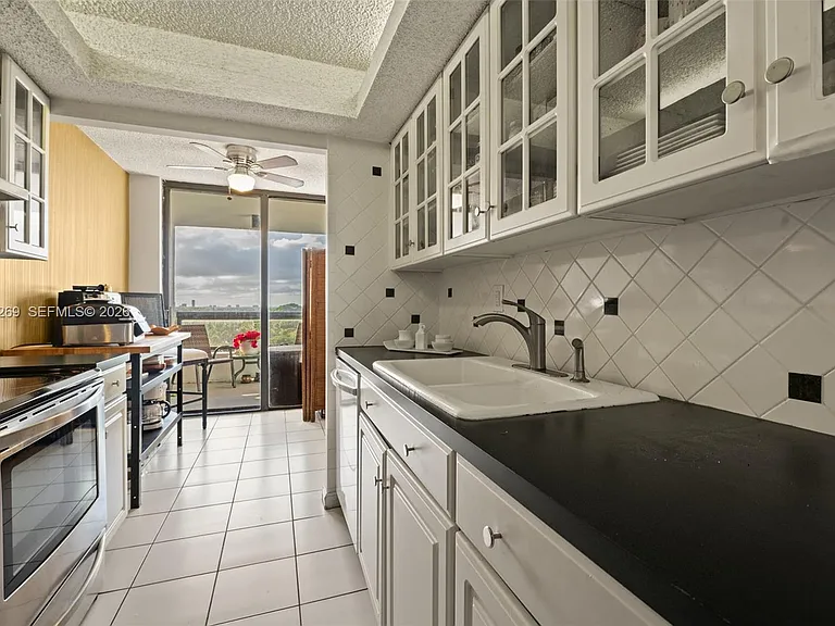 2555 Collins Ave #1002 — Photo 7