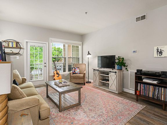 3rd image of 270 Riverbend Dr APT 2E