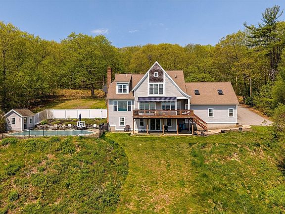 3rd image of 152 Mountain Rd
