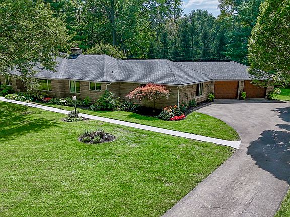 4th image of 39 Highland Manor Ct N