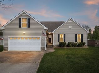 1197 Snoopy Dr, Clarksville, TN 37040