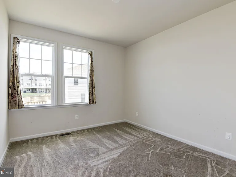 42524 Benfold Sq — Photo 35
