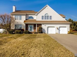 21 Gates Pl, Wayne, NJ 07470