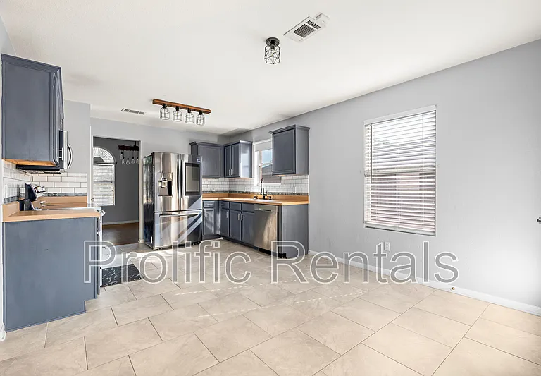 3308 Catalina Dr — Photo 9