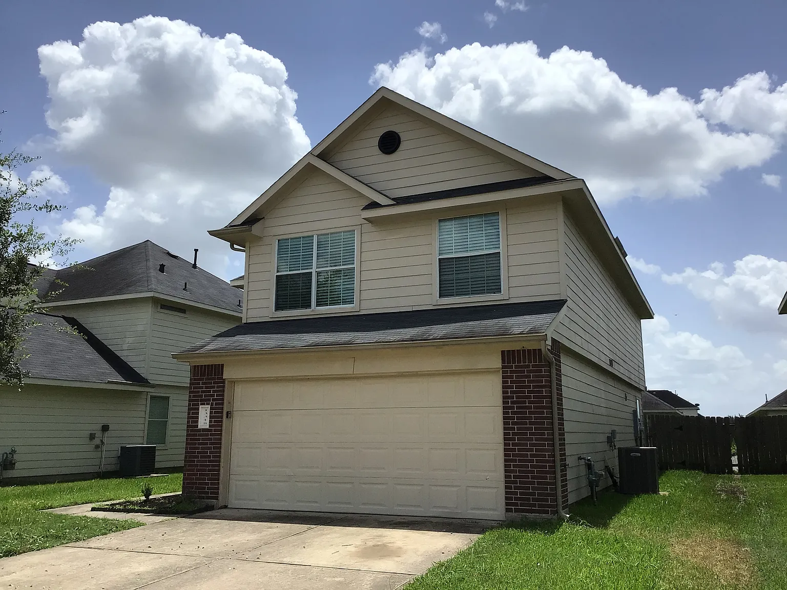 4 bed, 2.5 bath, 1847 sqft, $2,135 — Photo 2