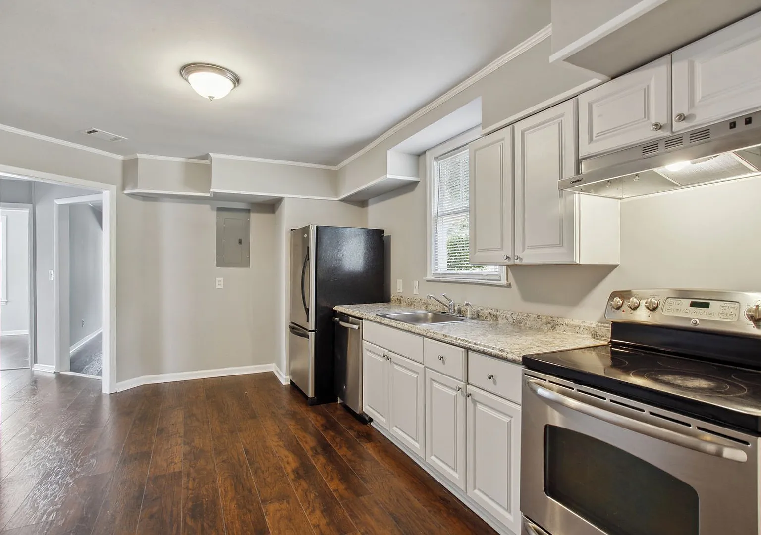 Large 3BR/1BA Eastside Savannah Home For Rent — Photo 3
