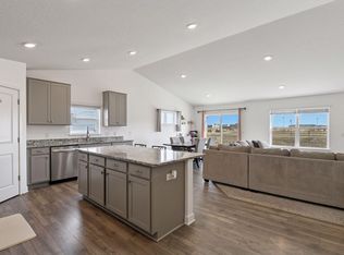 1814 Fields Dr, Carver, MN 55315