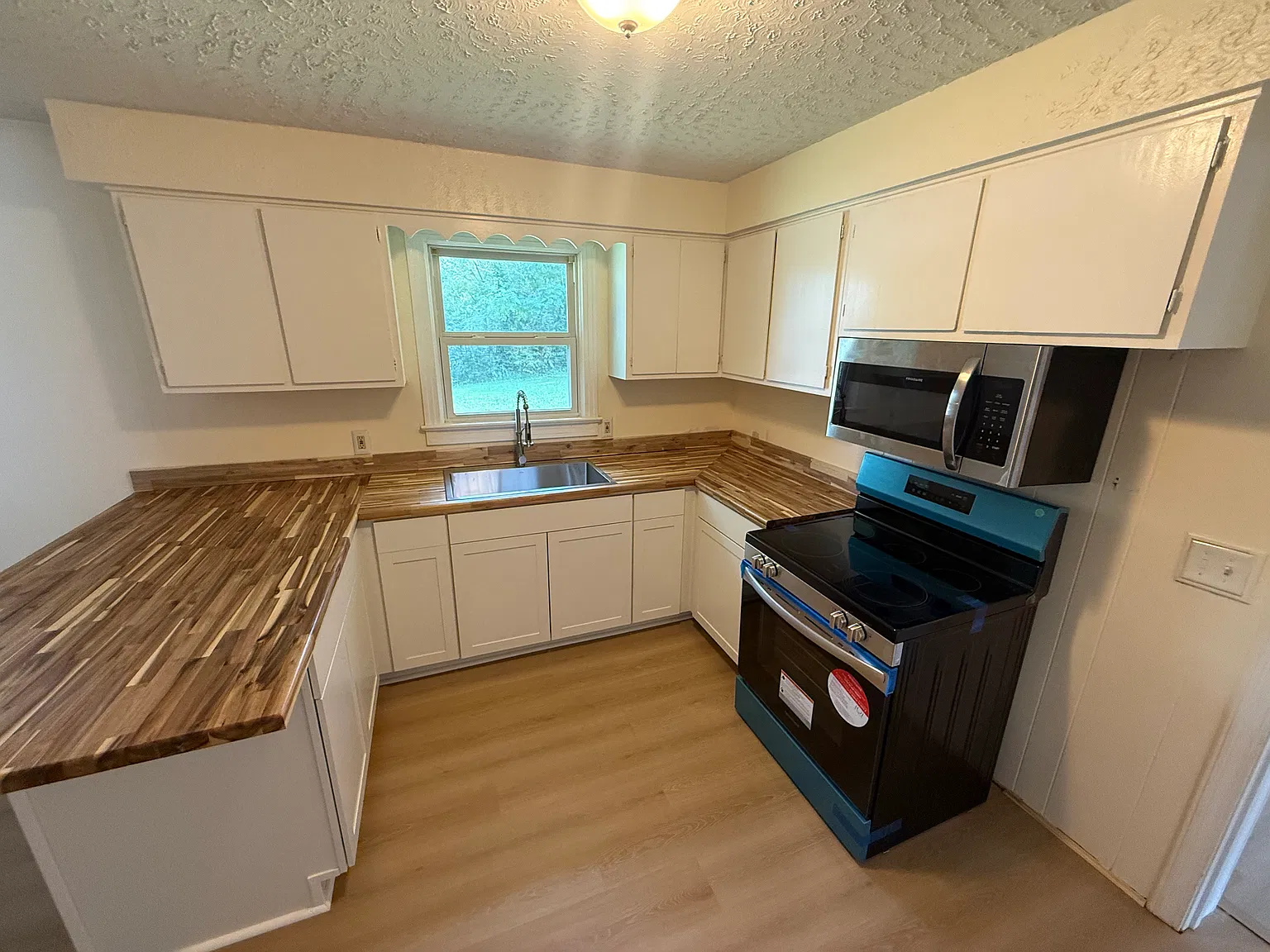3 bed, 1640 sqft, $1,800 — Photo 3
