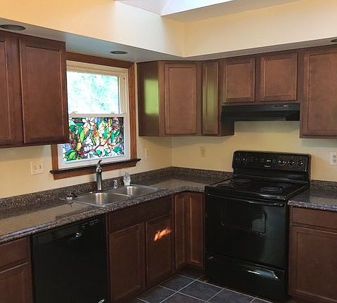 5th image of 688 Folin Ct