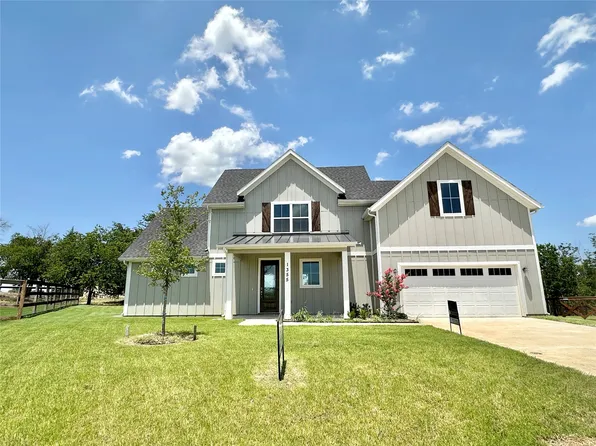 1355 Orange Blossom Ct, Gainesville, TX 76240