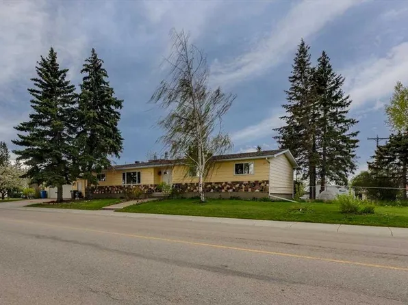 1203 N Gough Rd, Carstairs, AB T0M 0N0