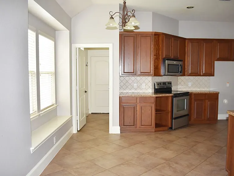 10312 Colfax Dr — Photo 5