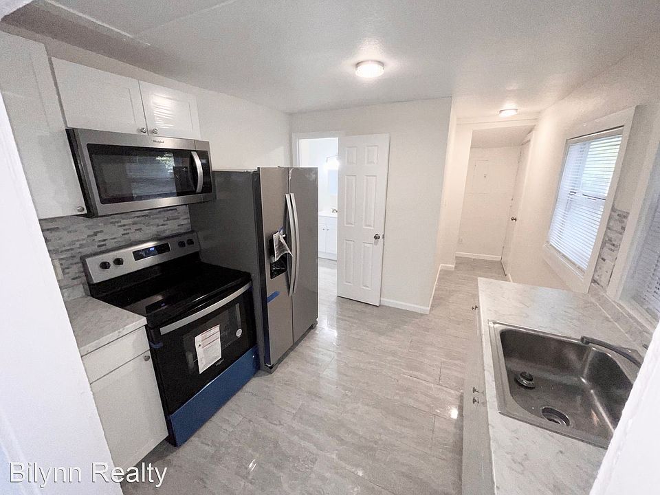 1st image of 826 14th St S #1