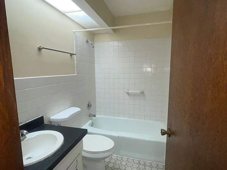 1225 34th St #3 — Photo 3