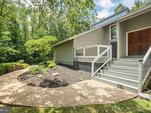 4th image of 44 Rollinswood Ln