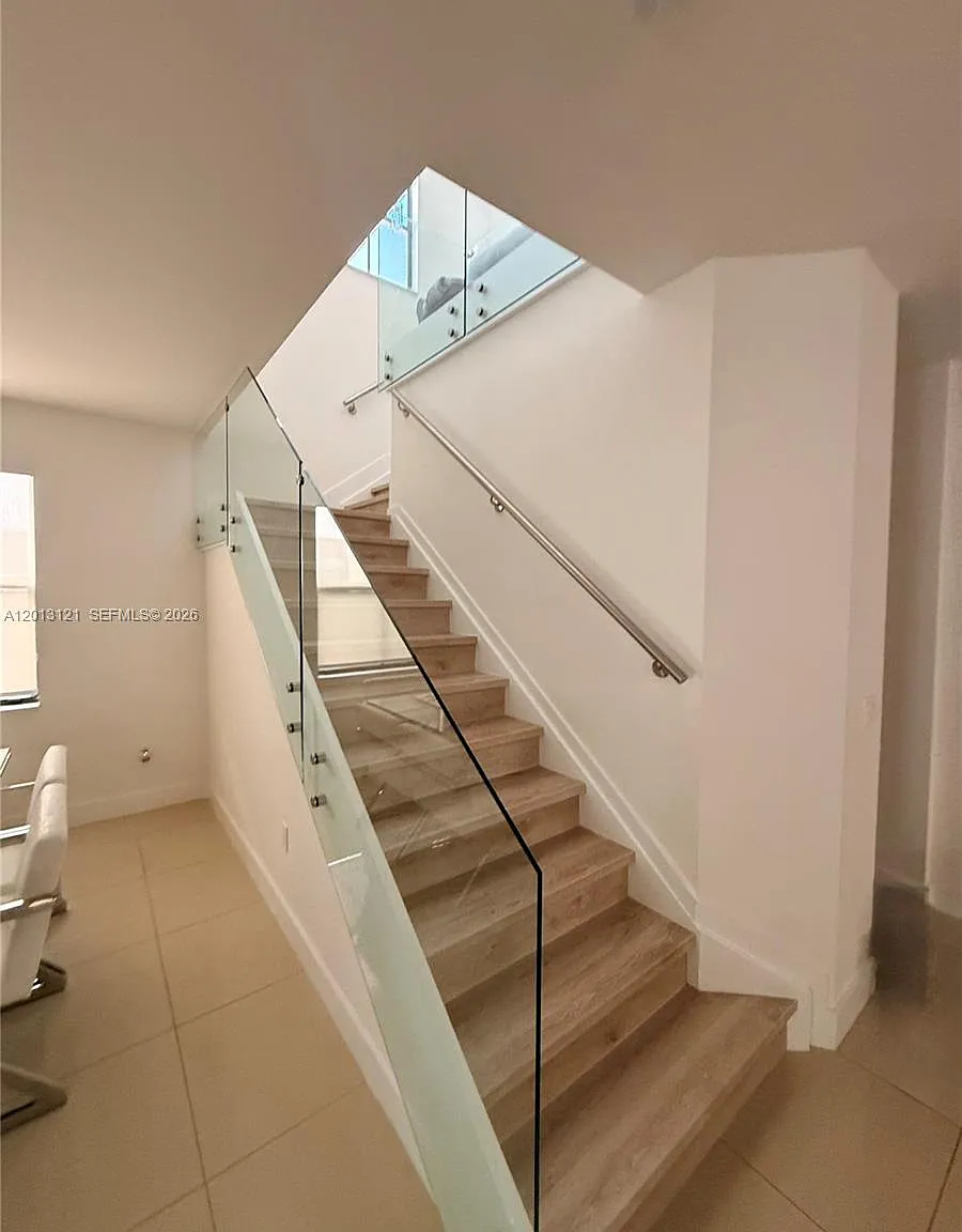 4 bed, 3.5 bath, 2650 sqft, $5,800 — Photo 1