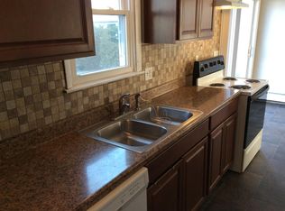 1530 11th St, Silvis, IL 61282