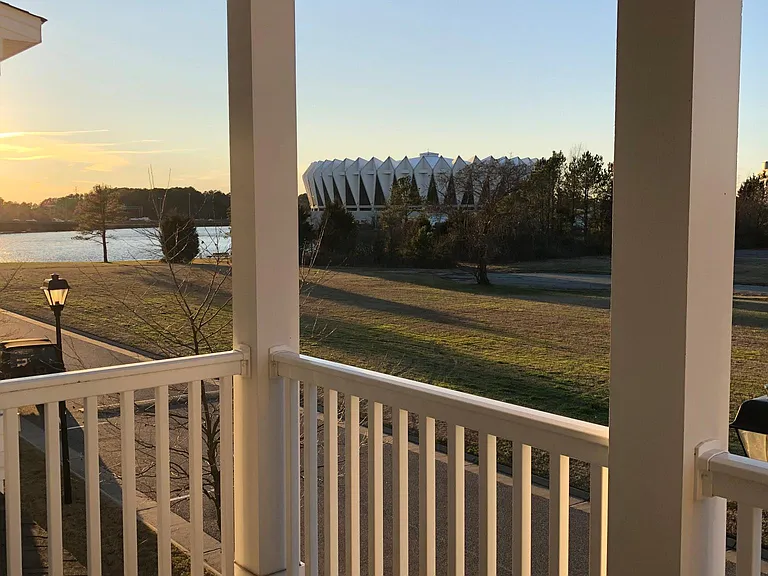 307 Waterside Dr — Photo 2