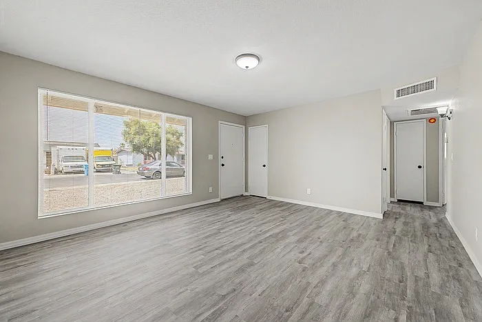 8819 W Avalon Dr — Photo 9